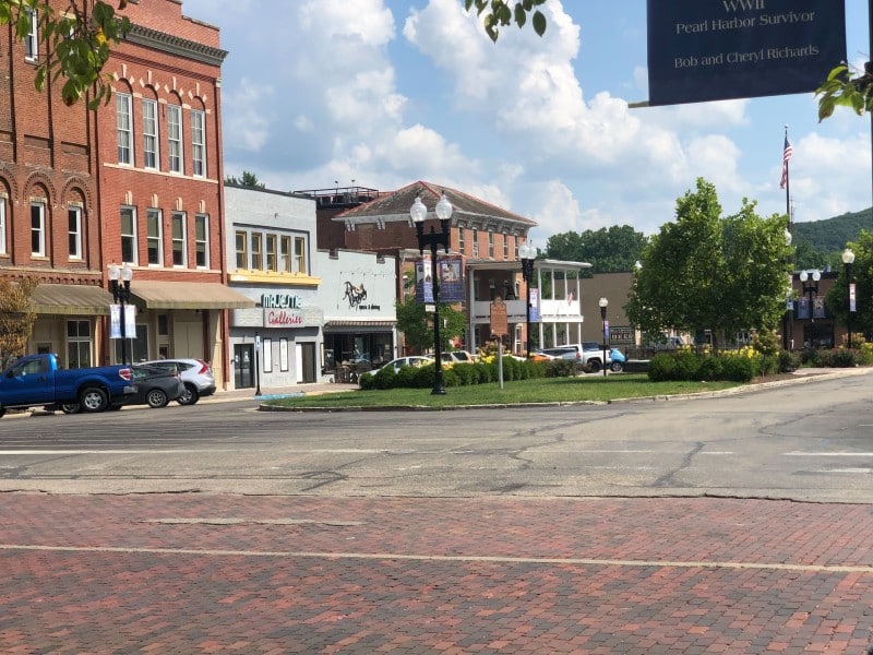 Nelsonville Square storefronts