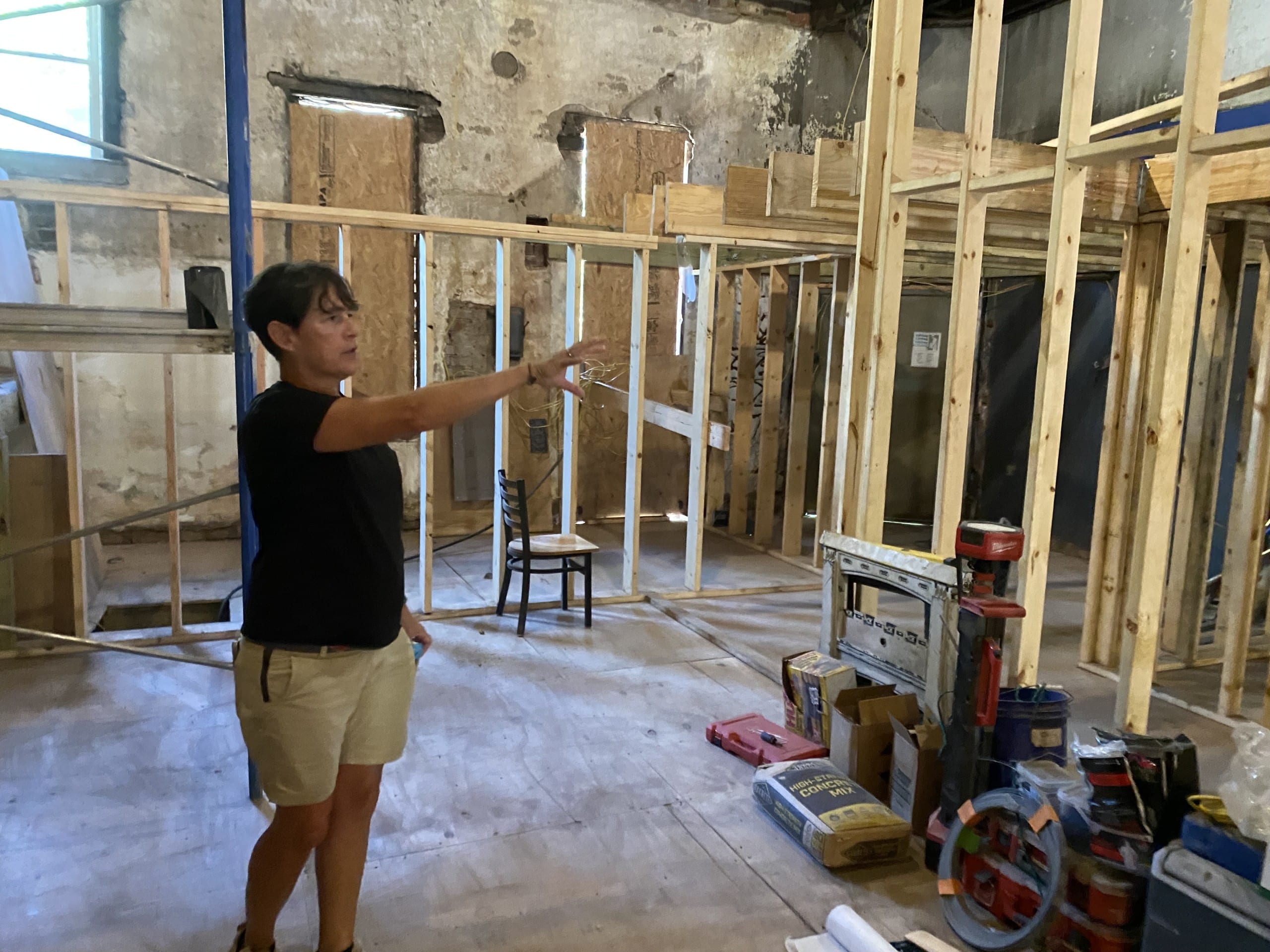 Jane Cavarozzi pointing at construction